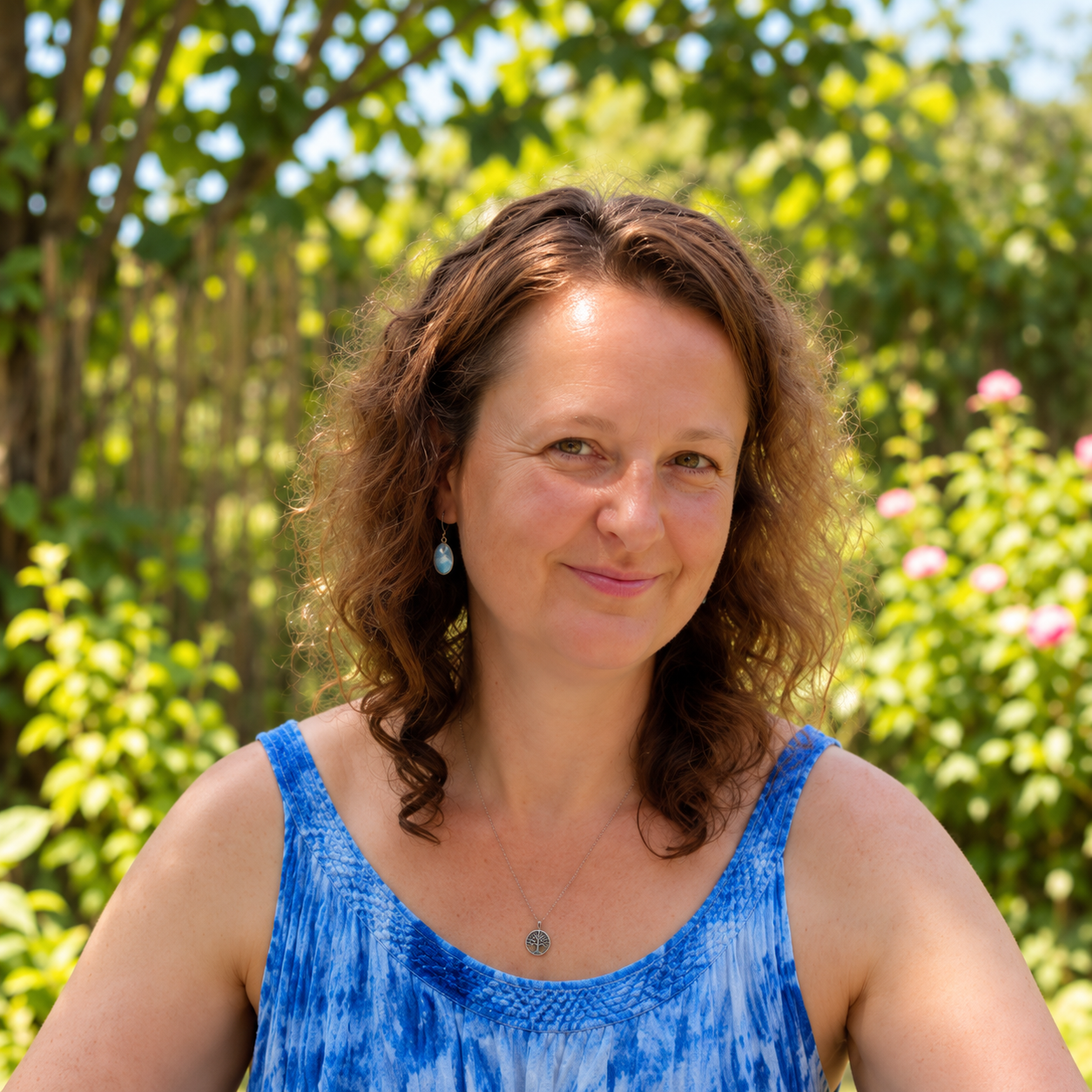 Jitka Janíková v zahradě